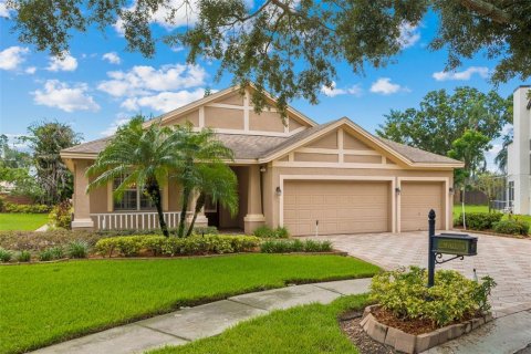 House in Tampa, Florida 3 bedrooms, 229.19 sq.m. № 2324285 - photo 2
