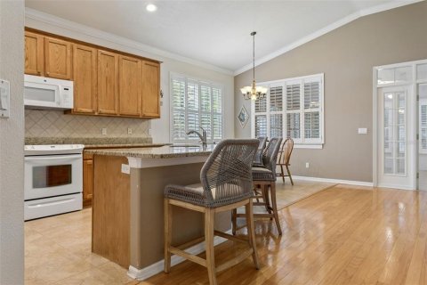 House in Tampa, Florida 3 bedrooms, 229.19 sq.m. № 2324285 - photo 5