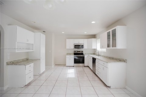Casa en venta en Port St. Lucie, Florida, 3 dormitorios, 137.12 m2 № 1830548 - foto 11