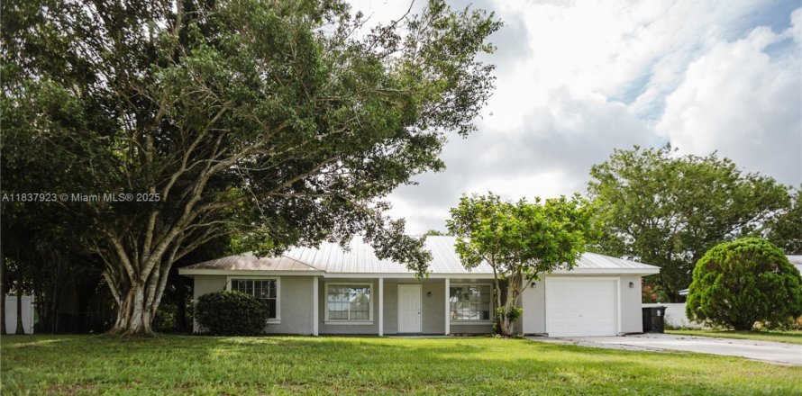 Casa en Port St. Lucie, Florida 3 dormitorios, 137.12 m2 № 1830548
