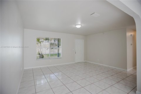 Casa en venta en Port St. Lucie, Florida, 3 dormitorios, 137.12 m2 № 1830548 - foto 12