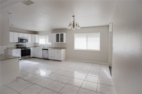 Casa en venta en Port St. Lucie, Florida, 3 dormitorios, 137.12 m2 № 1830548 - foto 9