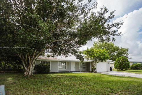 Casa en venta en Port St. Lucie, Florida, 3 dormitorios, 137.12 m2 № 1830548 - foto 2