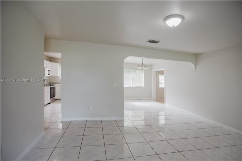 Casa en venta en Port St. Lucie, Florida, 3 dormitorios, 137.12 m2 № 1830548 - foto 14