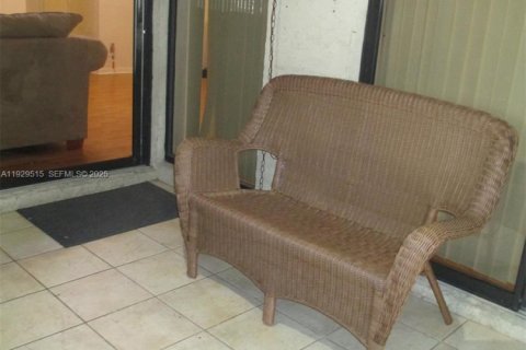 Condominio en alquiler en Pembroke Pines, Florida, 2 dormitorios, 81.75 m2 № 1987652 - foto 16