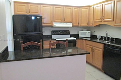 Condominio en alquiler en Pembroke Pines, Florida, 2 dormitorios, 81.75 m2 № 1987652 - foto 14