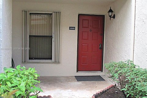 Condominio en alquiler en Pembroke Pines, Florida, 2 dormitorios, 81.75 m2 № 1987652 - foto 1