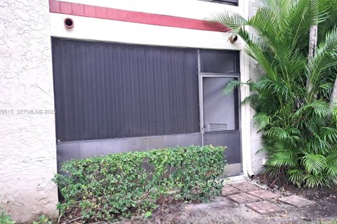 Condominio en alquiler en Pembroke Pines, Florida, 2 dormitorios, 81.75 m2 № 1987652 - foto 11