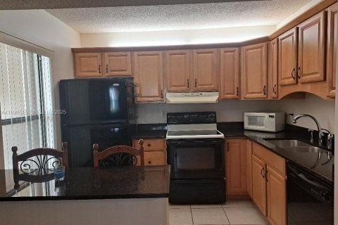 Condominio en alquiler en Pembroke Pines, Florida, 2 dormitorios, 81.75 m2 № 1987652 - foto 4