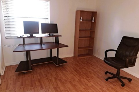 Condominio en alquiler en Pembroke Pines, Florida, 2 dormitorios, 81.75 m2 № 1987652 - foto 6