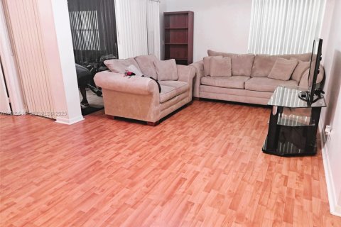 Condominio en alquiler en Pembroke Pines, Florida, 2 dormitorios, 81.75 m2 № 1987652 - foto 13
