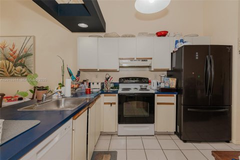 Townhouse in Hialeah, Florida 2 bedrooms, 101.17 sq.m. № 2091050 - photo 20