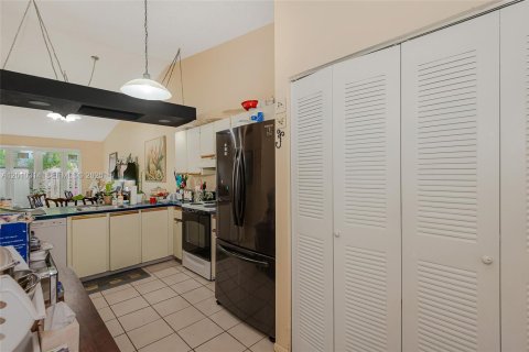 Townhouse in Hialeah, Florida 2 bedrooms, 101.17 sq.m. № 2091050 - photo 22