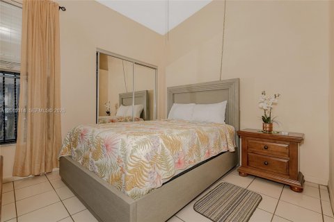 Townhouse in Hialeah, Florida 2 bedrooms, 101.17 sq.m. № 2091050 - photo 24