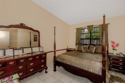 Townhouse in Hialeah, Florida 2 bedrooms, 101.17 sq.m. № 2091050 - photo 27