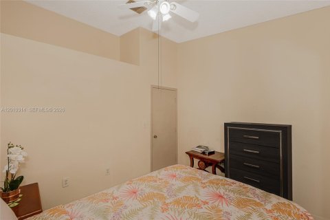 Townhouse in Hialeah, Florida 2 bedrooms, 101.17 sq.m. № 2091050 - photo 26