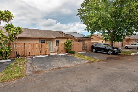 Touwnhouse à Hialeah, Floride 2 chambres, 101.17 m2 № 2091050