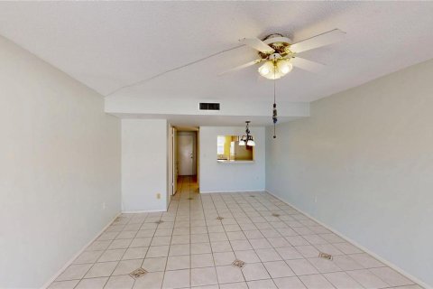 Condo in Ocoee, Florida, 2 bedrooms № 2218421 - photo 10