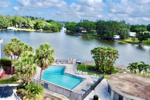 Condo in Ocoee, Florida, 2 bedrooms № 2218421 - photo 2
