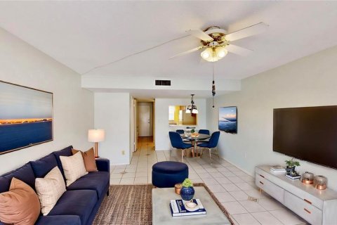 Condo in Ocoee, Florida, 2 bedrooms № 2218421 - photo 9