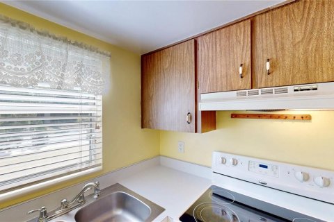 Condo in Ocoee, Florida, 2 bedrooms № 2218421 - photo 6