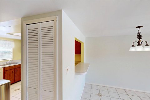 Condo in Ocoee, Florida, 2 bedrooms № 2218421 - photo 8