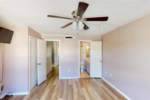 Condo in Ocoee, Florida, 2 bedrooms № 2218421 - photo 16