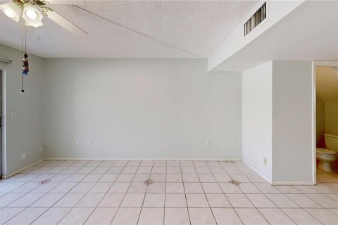 Condo in Ocoee, Florida, 2 bedrooms № 2218421 - photo 12