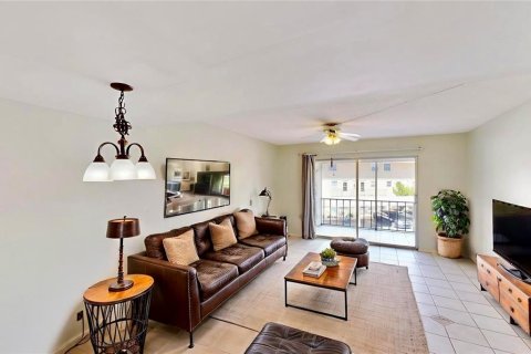Condo in Ocoee, Florida, 2 bedrooms № 2218421 - photo 11