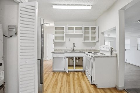 Casa en venta en Tampa, Florida, 3 dormitorios, 97.27 m2 № 2209976 - foto 11