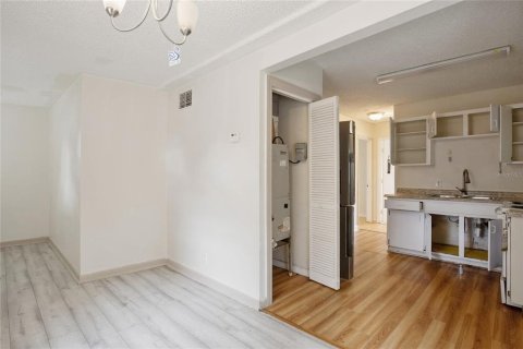 Casa en venta en Tampa, Florida, 3 dormitorios, 97.27 m2 № 2209976 - foto 12
