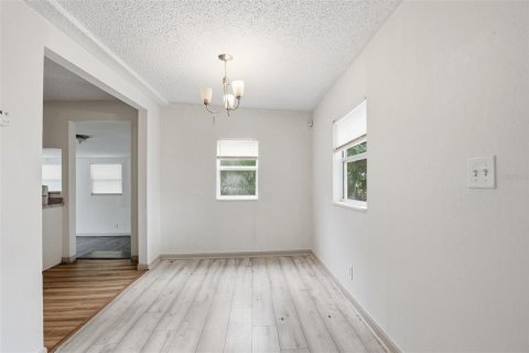 Casa en venta en Tampa, Florida, 3 dormitorios, 97.27 m2 № 2209976 - foto 13