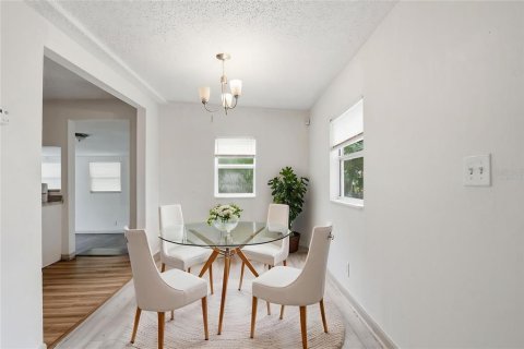 Casa en venta en Tampa, Florida, 3 dormitorios, 97.27 m2 № 2209976 - foto 3