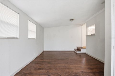 Casa en venta en Tampa, Florida, 3 dormitorios, 97.27 m2 № 2209976 - foto 10