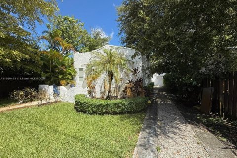 Купить виллу или дом в Майами, Флорида 2 спальни, 74.79м2, № 1895293 - фото 2