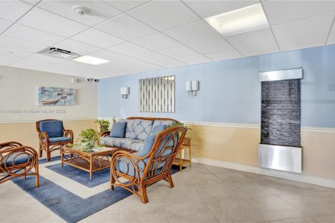 Condo in Lauderdale-by-the-Sea, Florida, 2 bedrooms  № 1933165 - photo 29