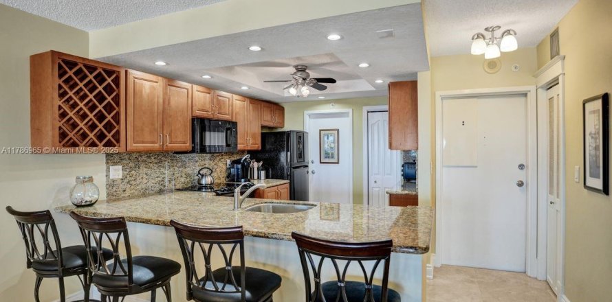 Condominio en Lauderdale-by-the-Sea, Florida, 2 dormitorios  № 1933165