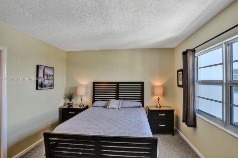 Condominio en alquiler en Lauderdale-by-the-Sea, Florida, 2 dormitorios, 99.41 m2 № 1933165 - foto 17