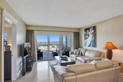 Condominio en alquiler en Lauderdale-by-the-Sea, Florida, 2 dormitorios, 99.41 m2 № 1933165 - foto 8