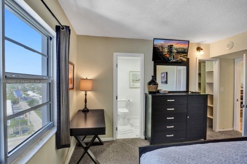 Condo in Lauderdale-by-the-Sea, Florida, 2 bedrooms  № 1933165 - photo 19