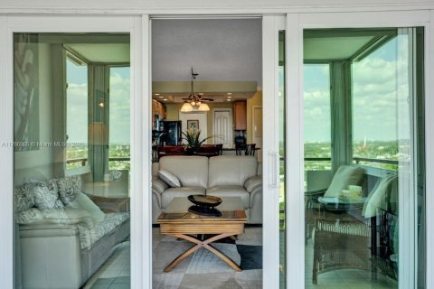 Condominio en alquiler en Lauderdale-by-the-Sea, Florida, 2 dormitorios, 99.41 m2 № 1933165 - foto 24