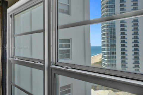 Condominio en alquiler en Lauderdale-by-the-Sea, Florida, 2 dormitorios, 99.41 m2 № 1933165 - foto 22