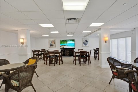 Condominio en alquiler en Lauderdale-by-the-Sea, Florida, 2 dormitorios, 99.41 m2 № 1933165 - foto 30