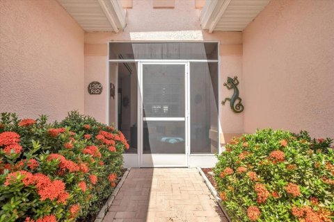House in Punta Gorda, Florida 2 bedrooms, 133.59 sq.m. № 2120791 - photo 4