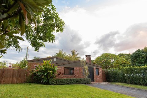 Villa ou maison à vendre à North Miami Beach, Floride: 2 chambres, 124.3 m2 № 2035924 - photo 2