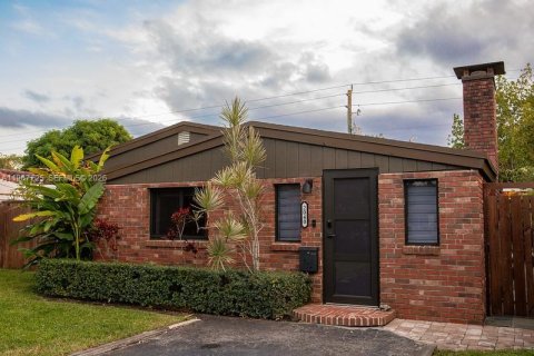 Дом в Норт-Майами-Бич, Флорида 2 спальни, 124.3м2 № 2035924