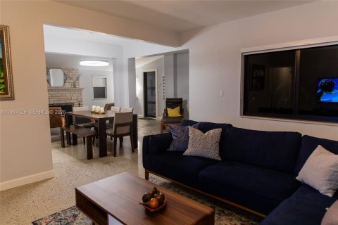 Villa ou maison à vendre à North Miami Beach, Floride: 2 chambres, 124.3 m2 № 2035924 - photo 9