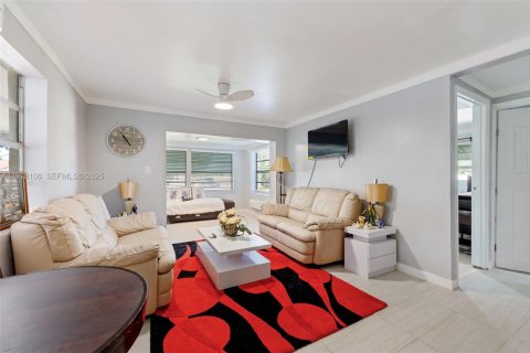 Villa ou maison à vendre à Fort Lauderdale, Floride: 2 chambres, 70.05 m2 № 1989115 - photo 4