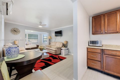 Villa ou maison à vendre à Fort Lauderdale, Floride: 2 chambres, 70.05 m2 № 1989115 - photo 8
