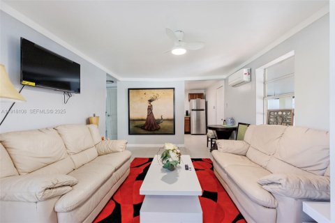 Villa ou maison à vendre à Fort Lauderdale, Floride: 2 chambres, 70.05 m2 № 1989115 - photo 7